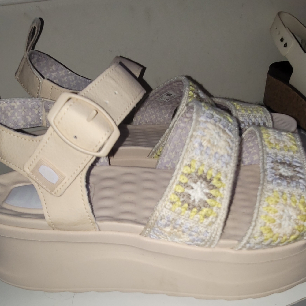 Hey Dude Women's Cream and Yellow Sandals